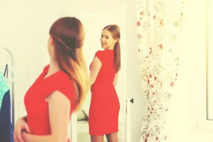 jolie robe rouge courte